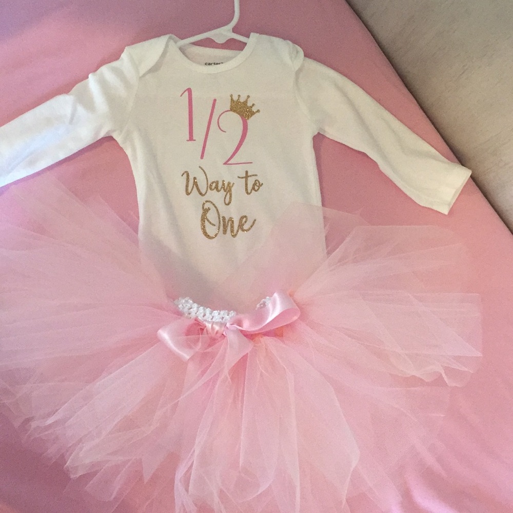 6 month, 1/2 way to 1 picture outfit!